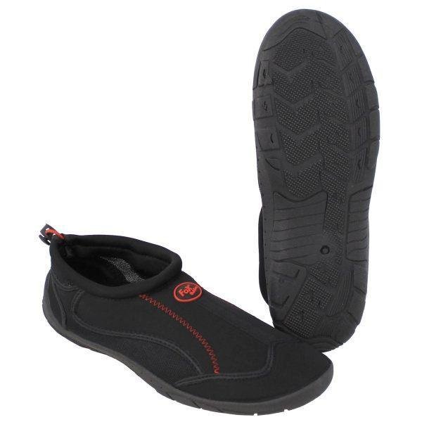 Neopreniniai vandens batai pritaikyti apsaugoti pėdą nuo įpjovimų ir šalčio